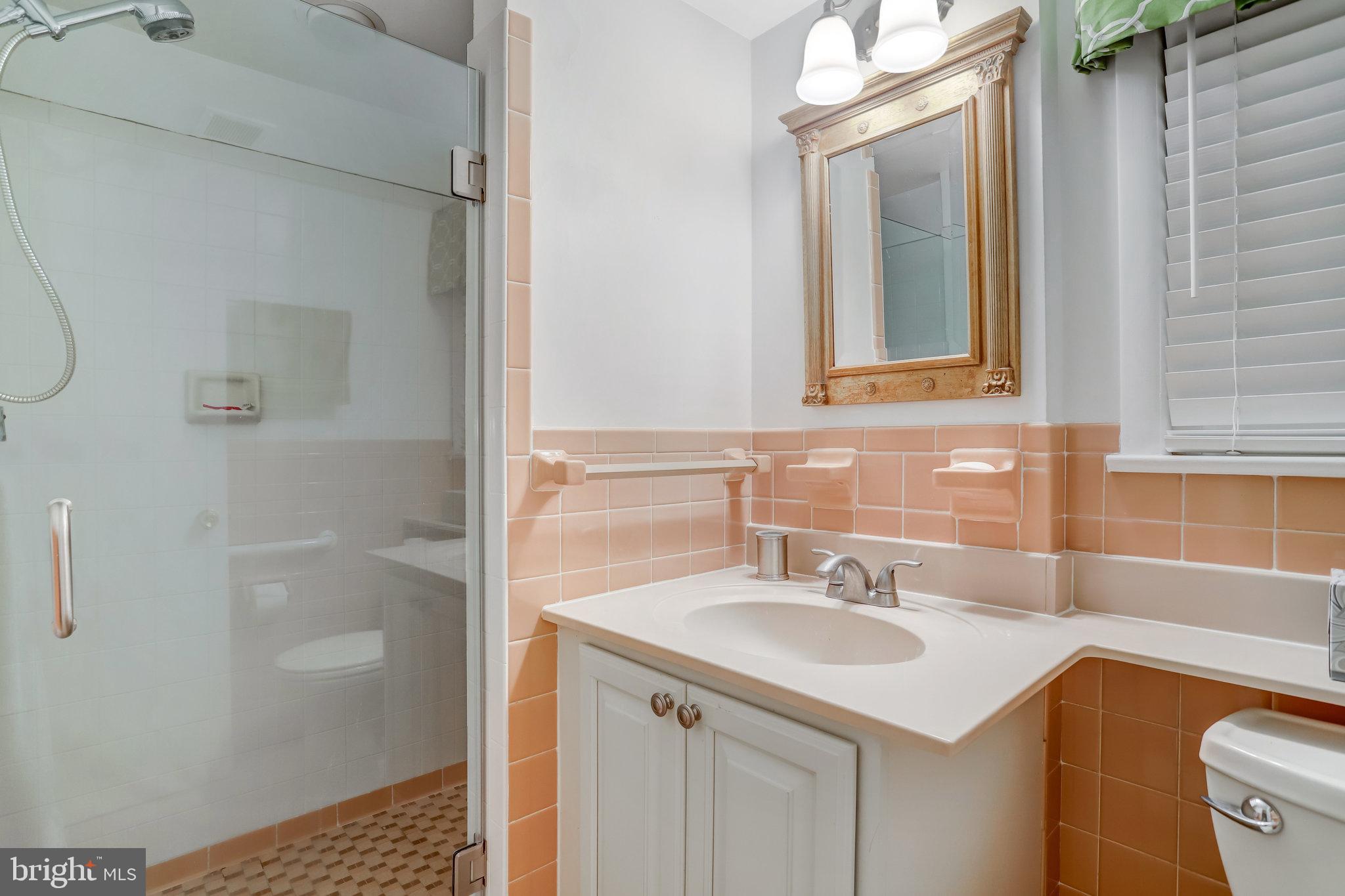 LAKE BARCROFT - Residential