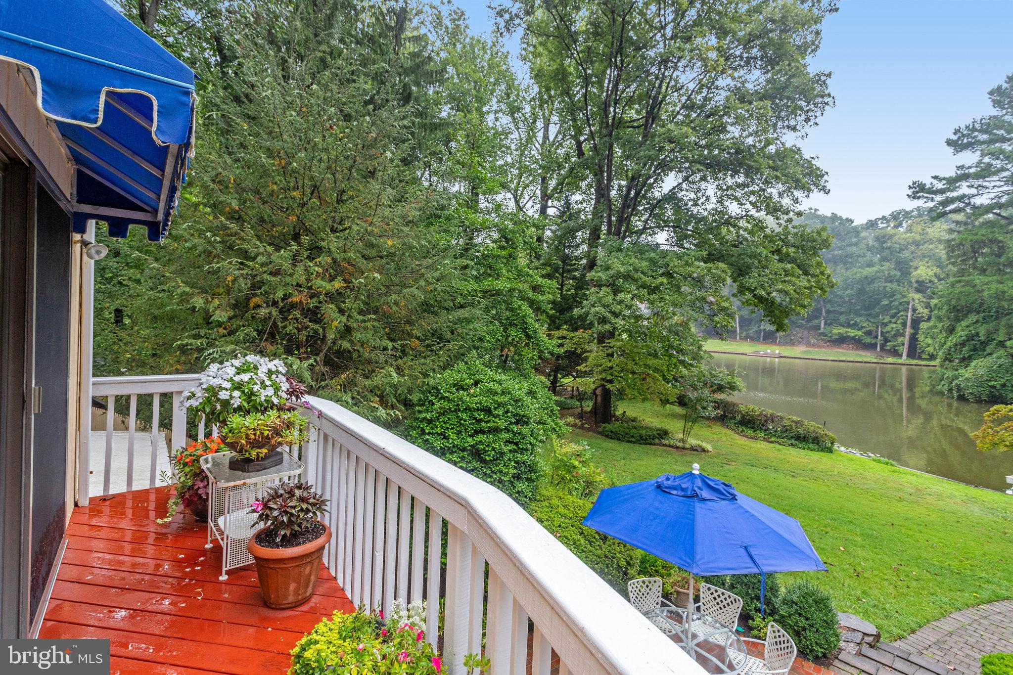 LAKE BARCROFT - Residential