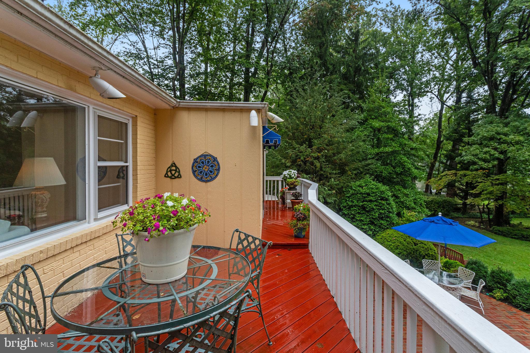 LAKE BARCROFT - Residential