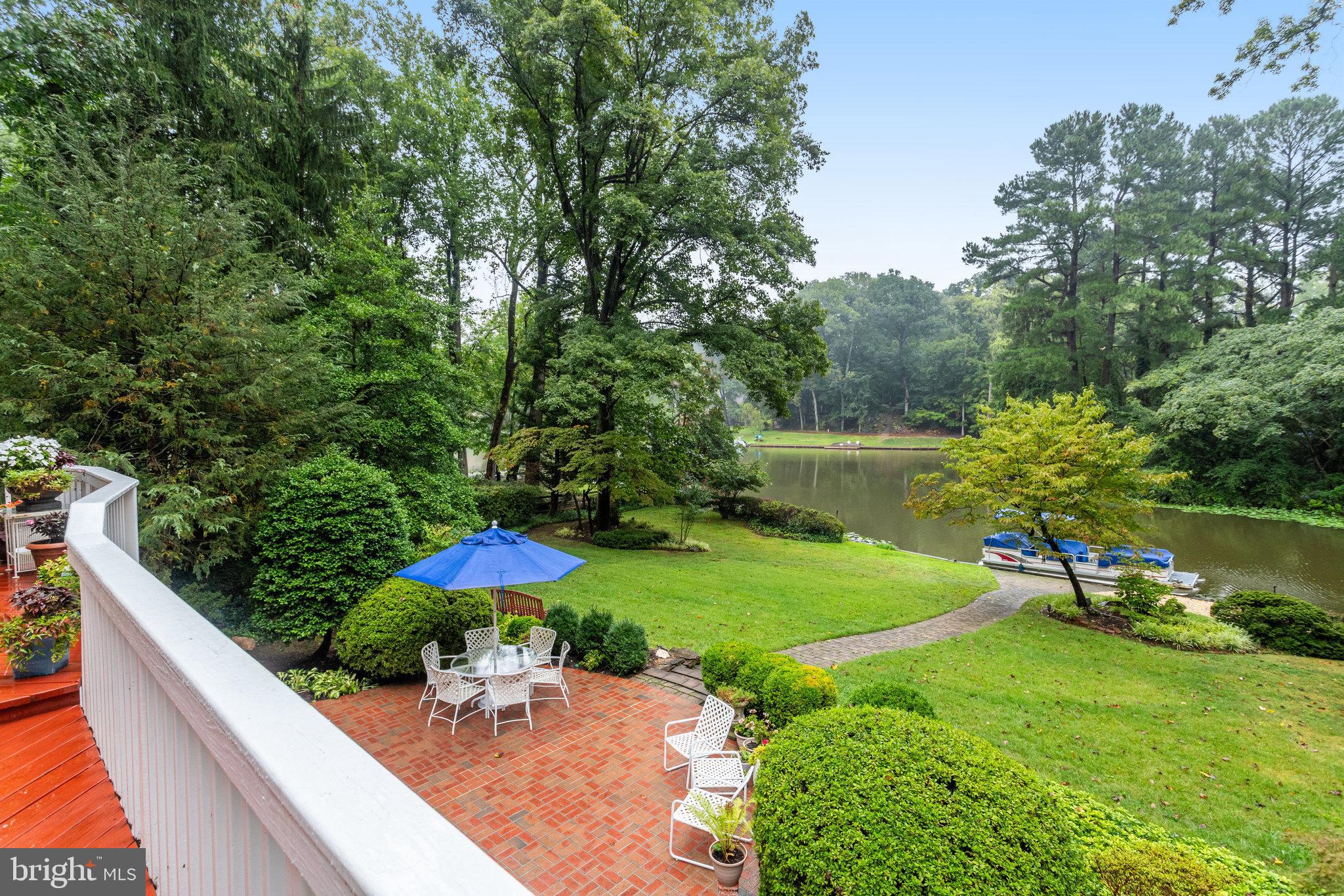 LAKE BARCROFT - Residential