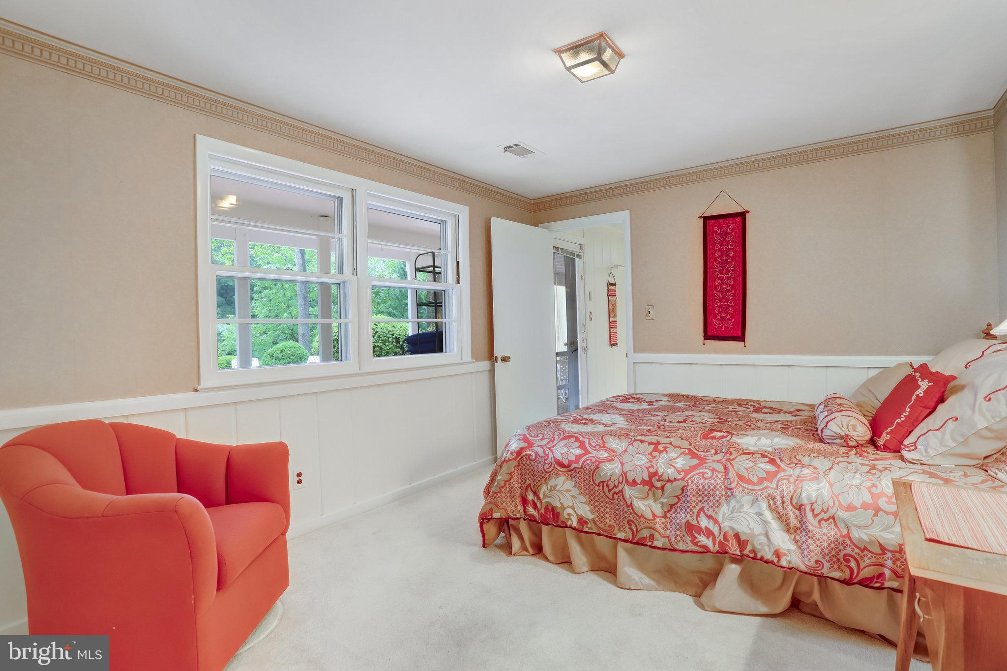 LAKE BARCROFT - Residential