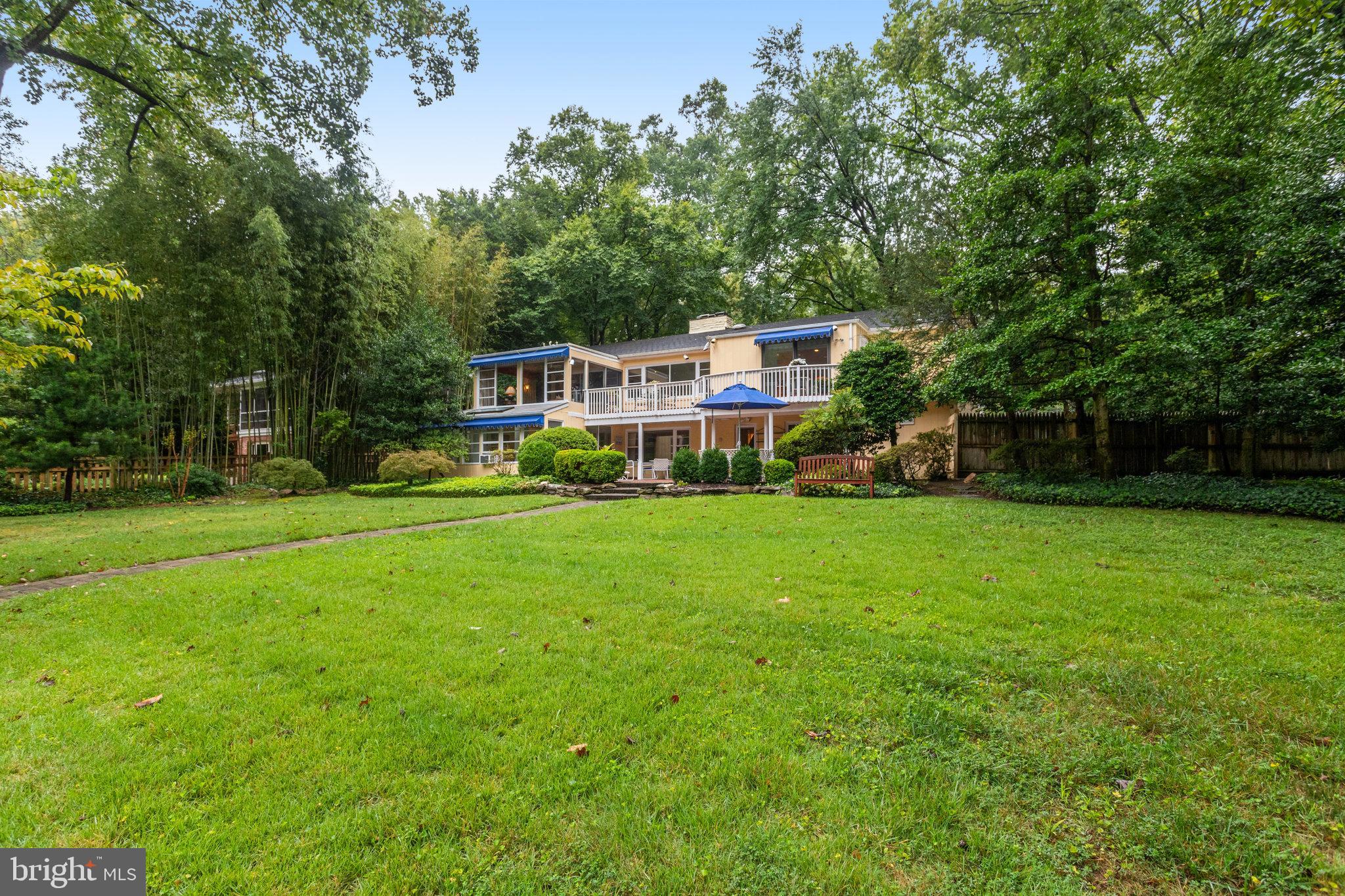 LAKE BARCROFT - Residential