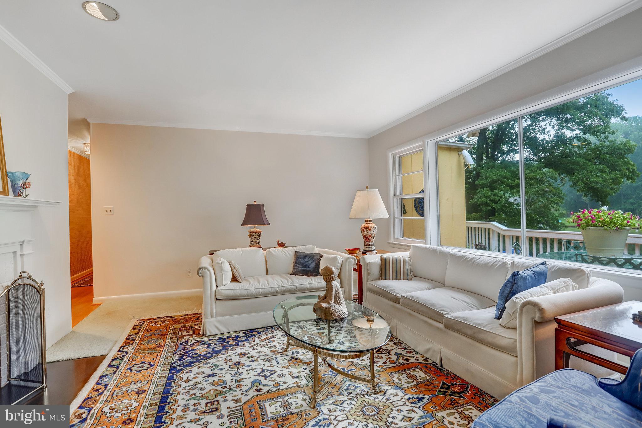 LAKE BARCROFT - Residential