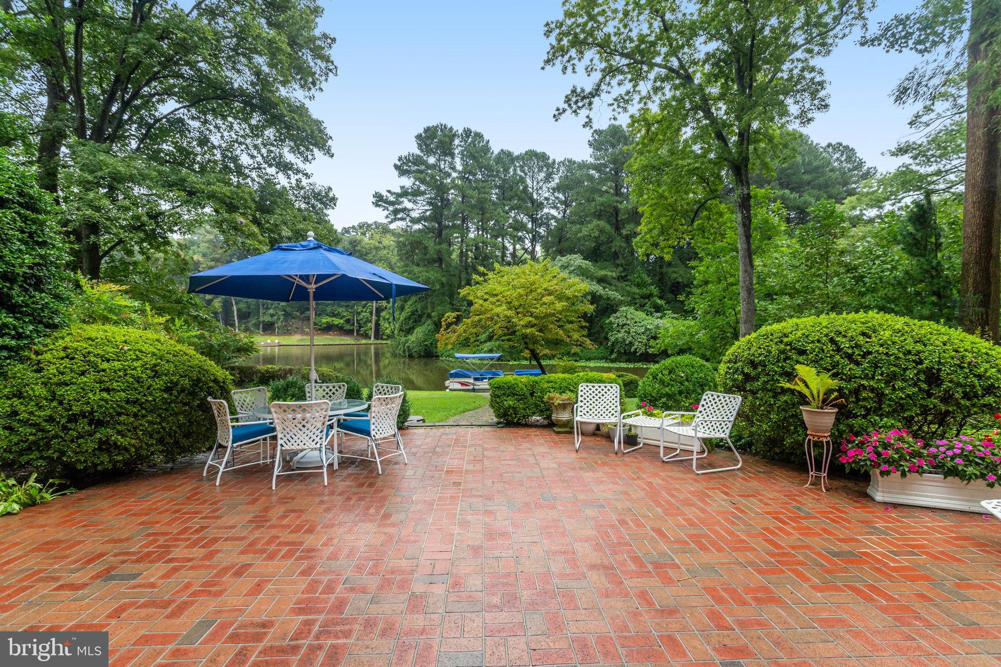 LAKE BARCROFT - Residential