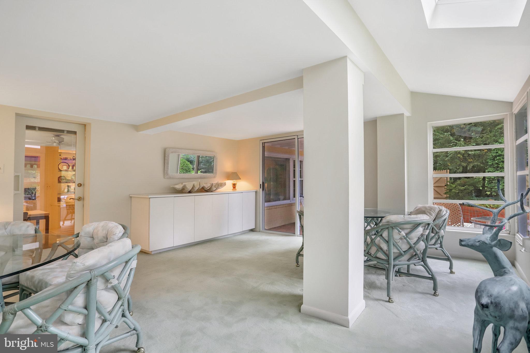 LAKE BARCROFT - Residential