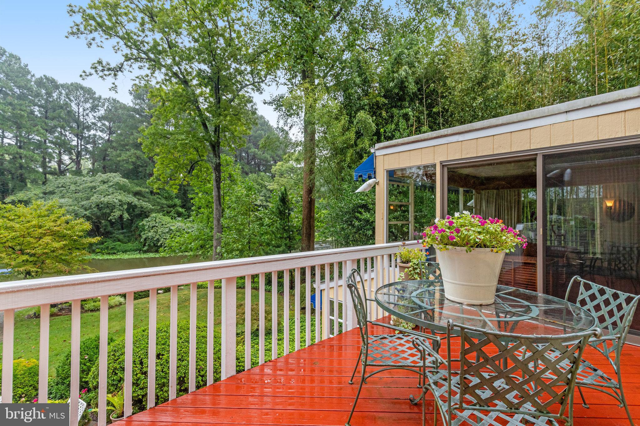 LAKE BARCROFT - Residential