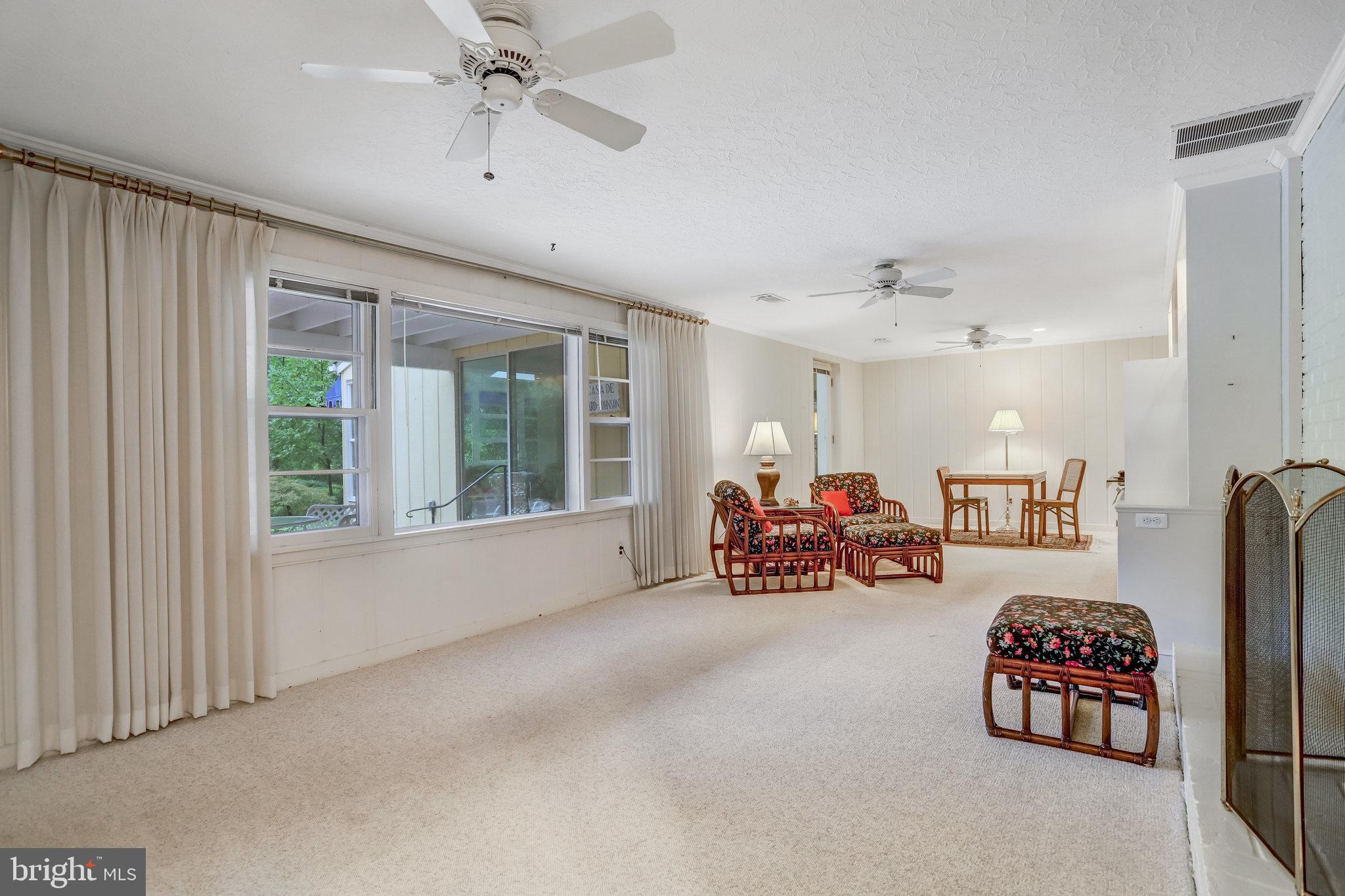 LAKE BARCROFT - Residential