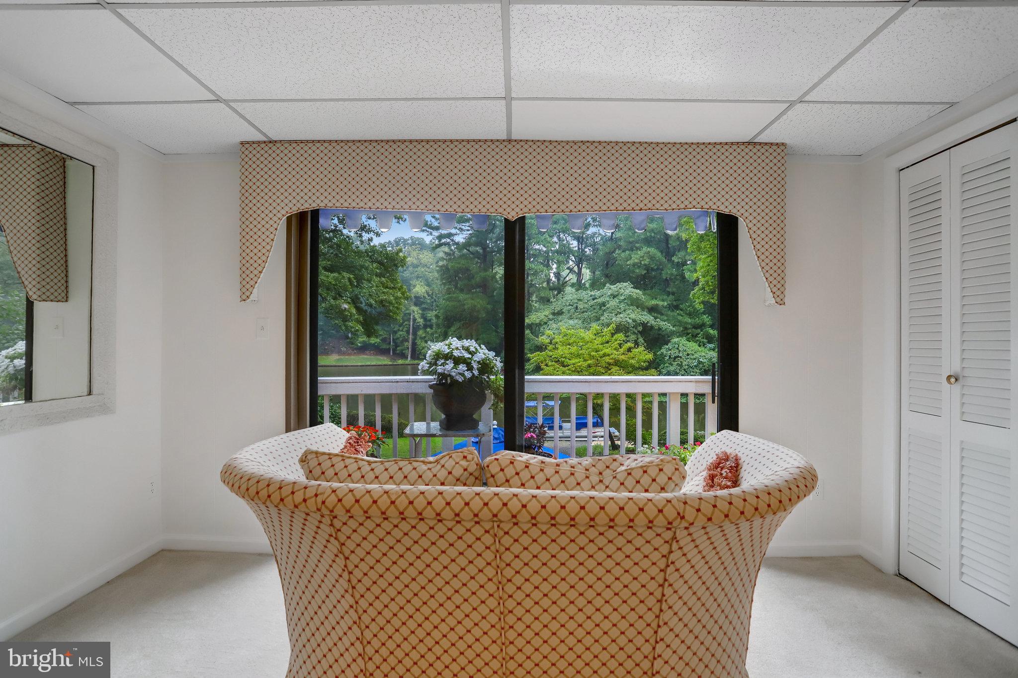 LAKE BARCROFT - Residential