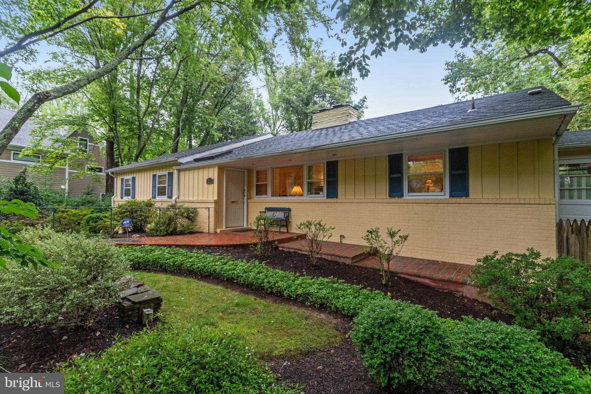 LAKE BARCROFT - Residential