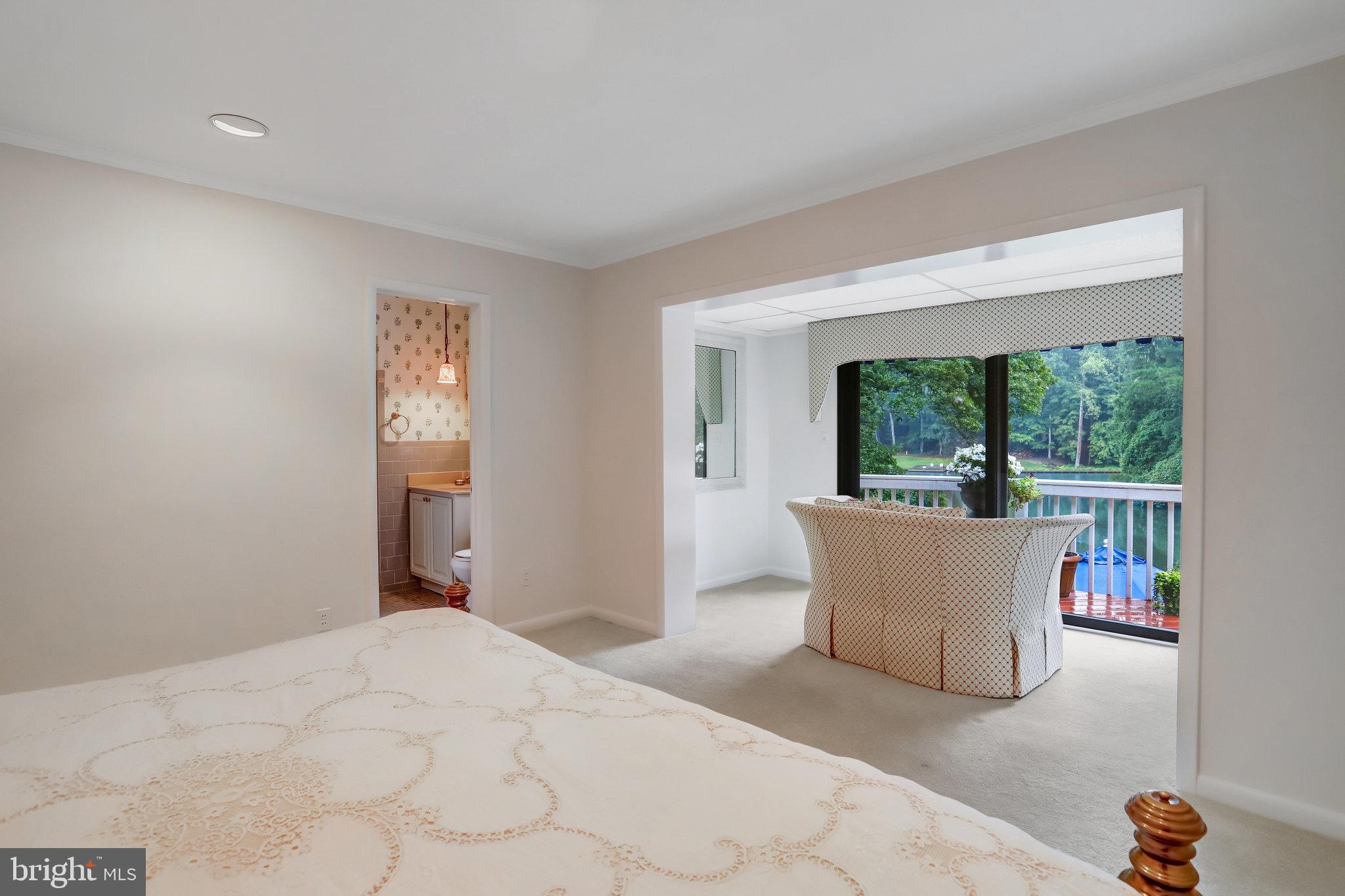 LAKE BARCROFT - Residential