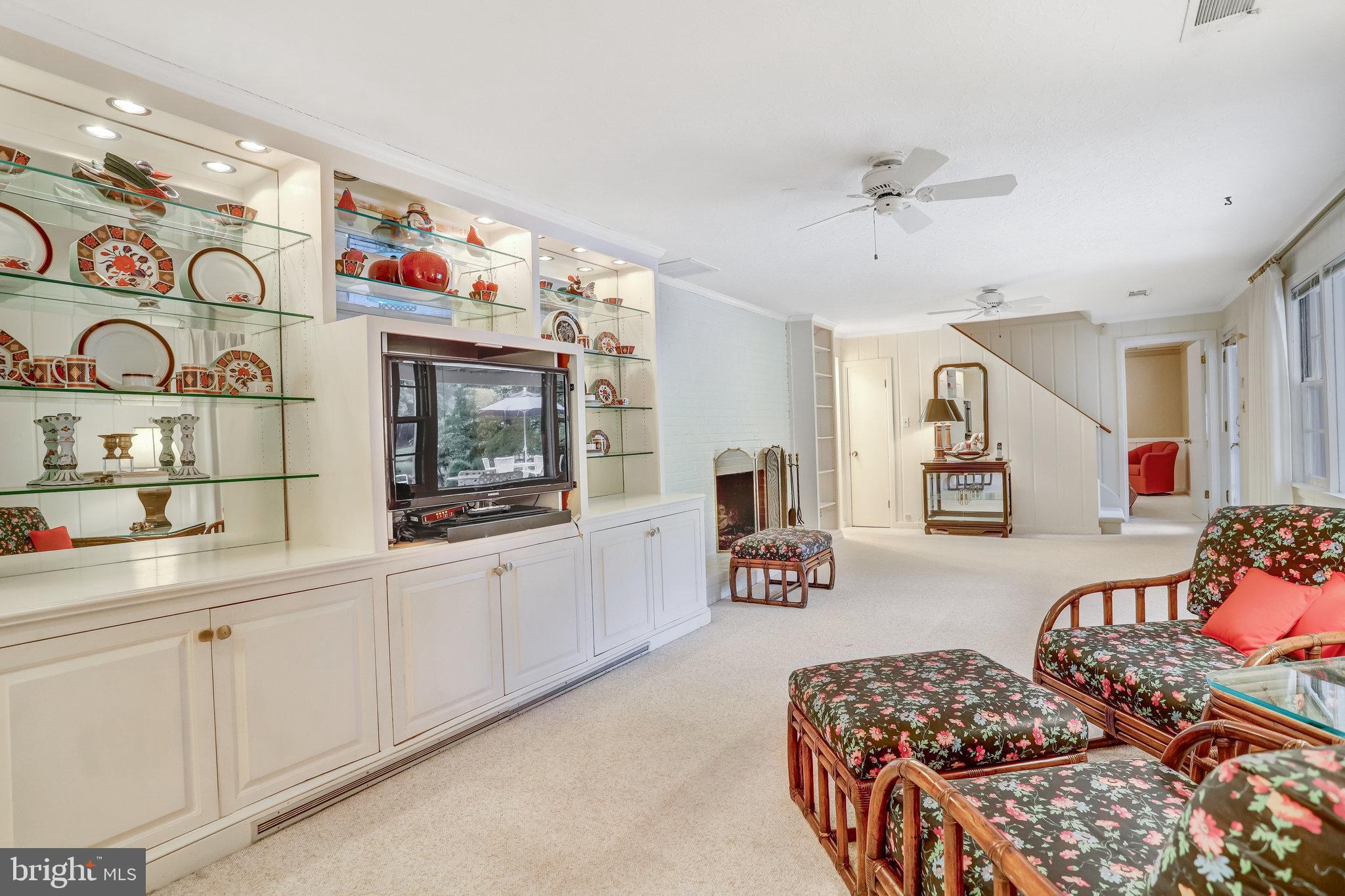 LAKE BARCROFT - Residential