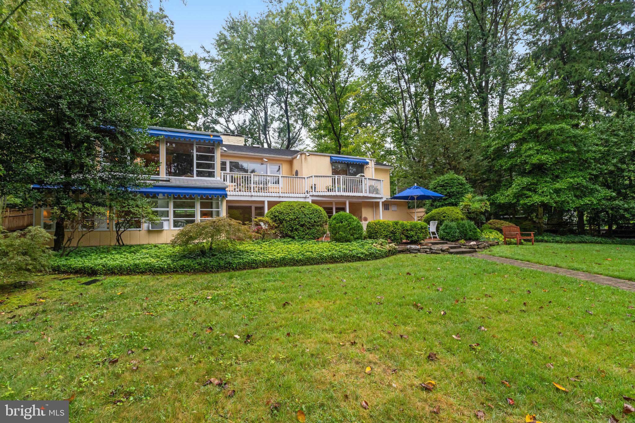 LAKE BARCROFT - Residential