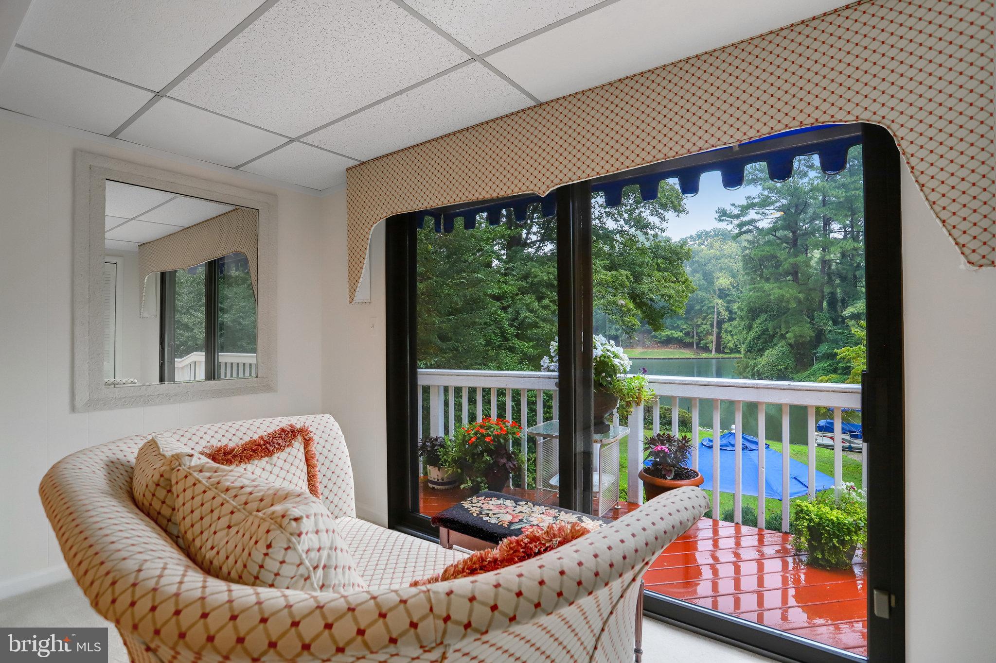 LAKE BARCROFT - Residential