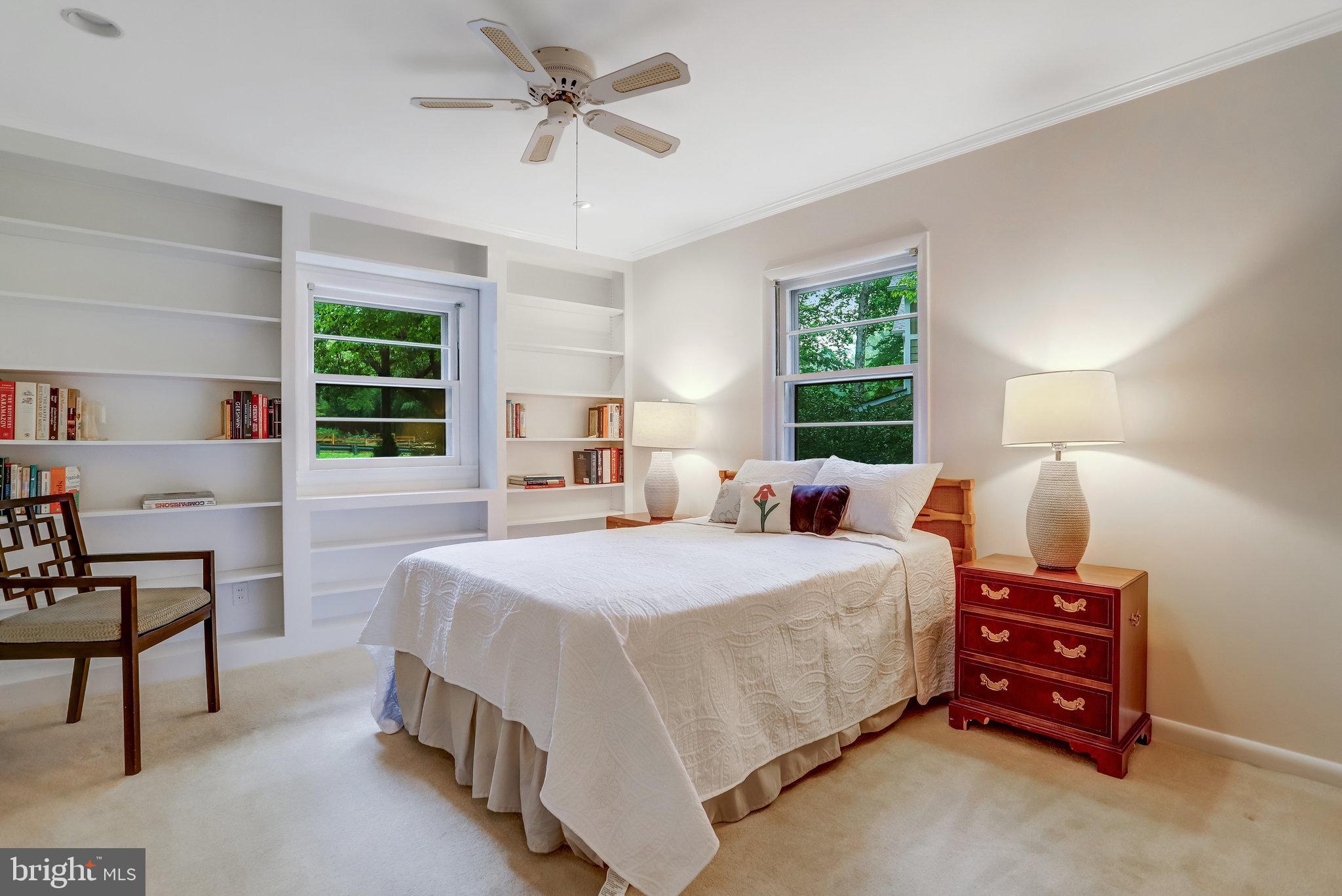 LAKE BARCROFT - Residential