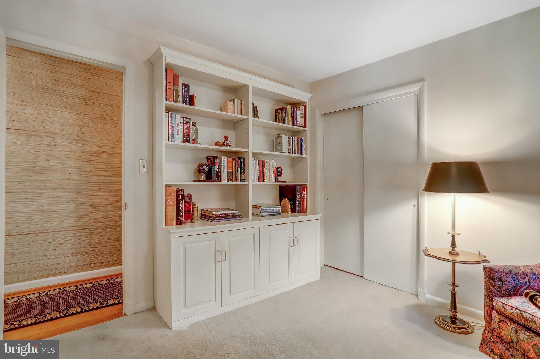 LAKE BARCROFT - Residential