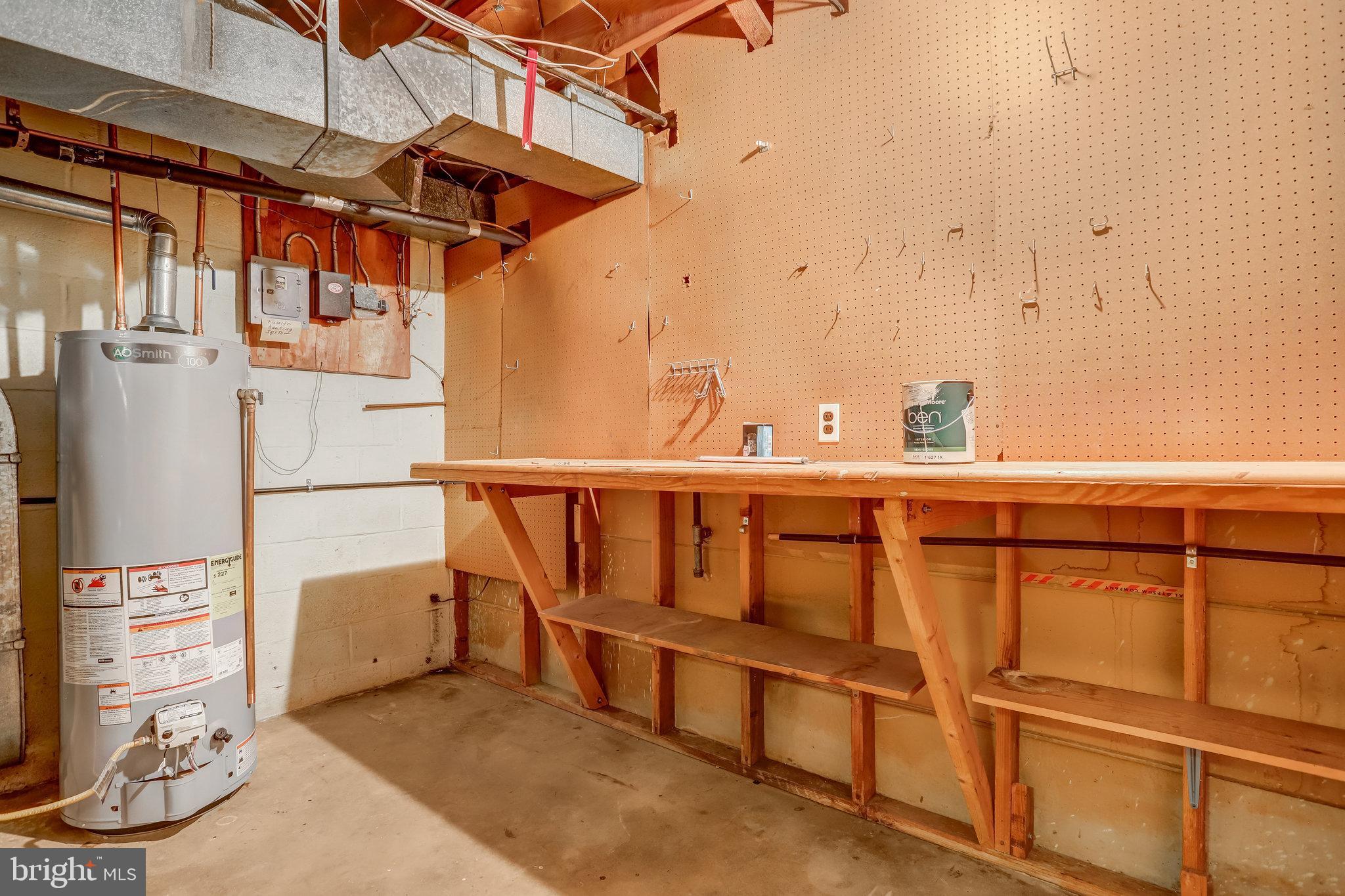 LAKE BARCROFT - Residential