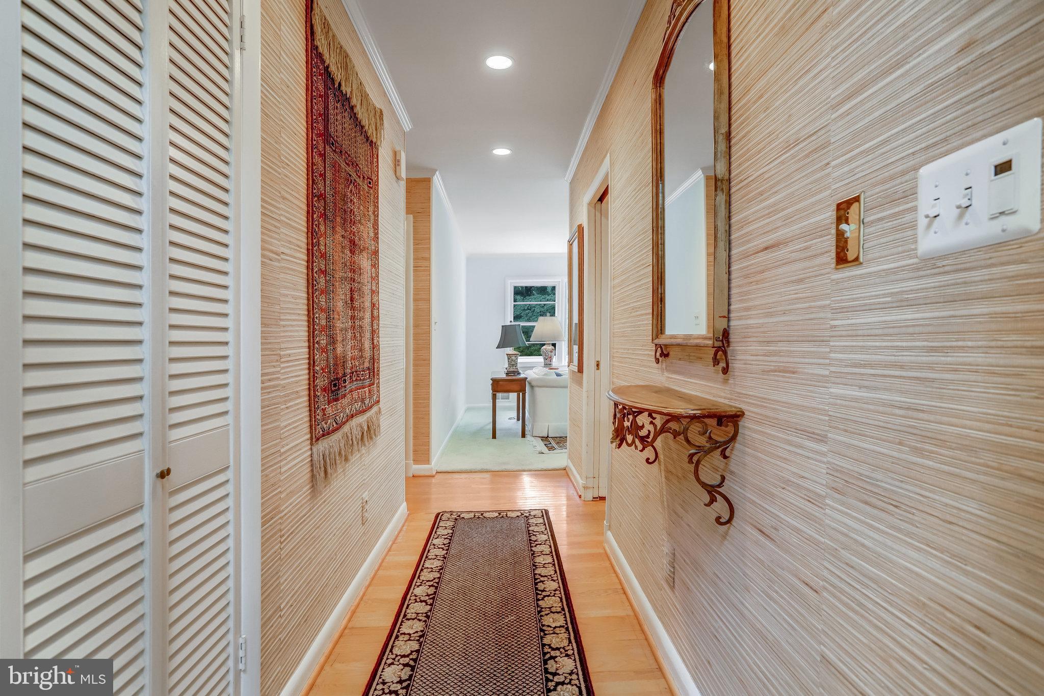 LAKE BARCROFT - Residential