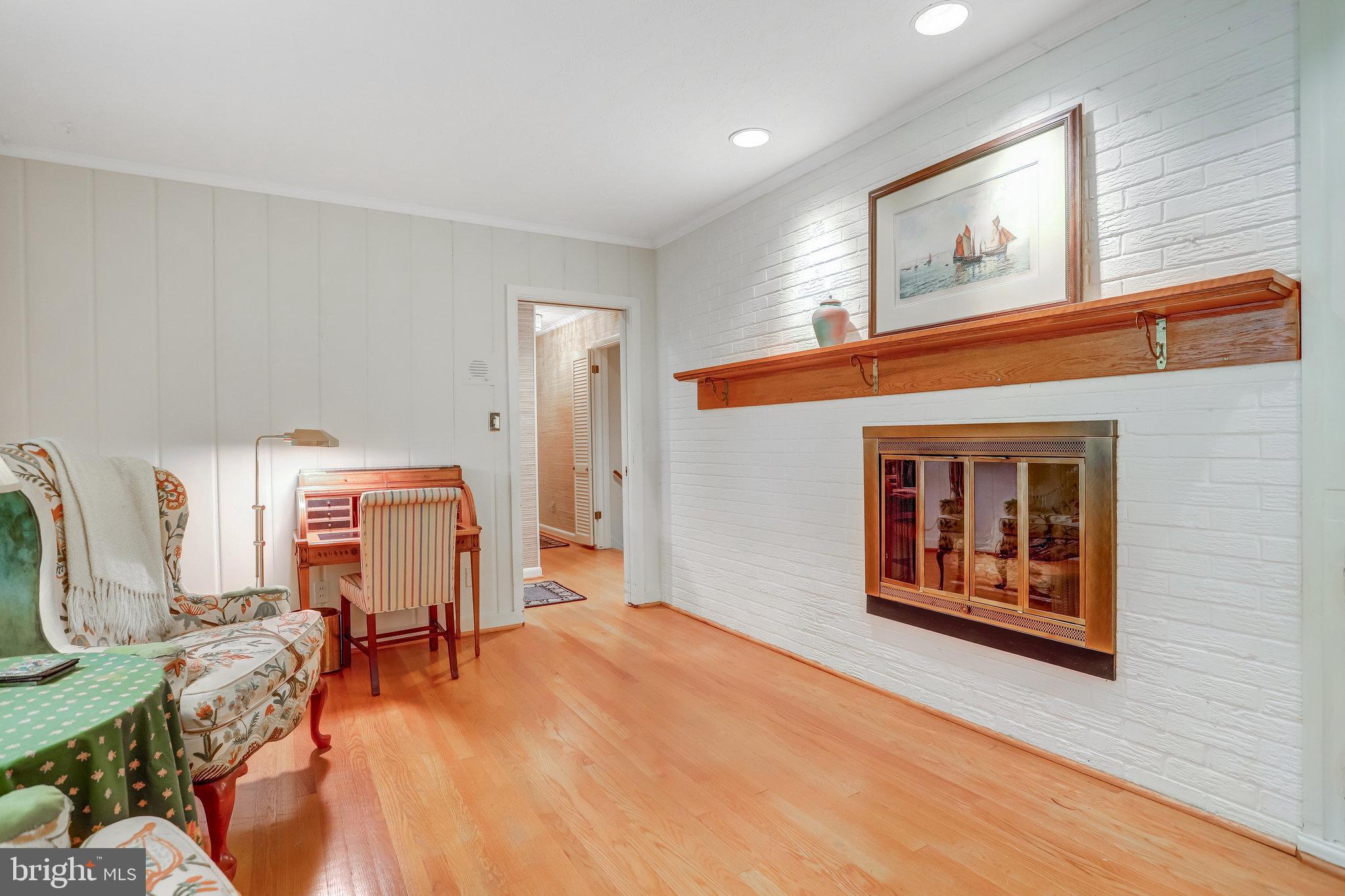 LAKE BARCROFT - Residential