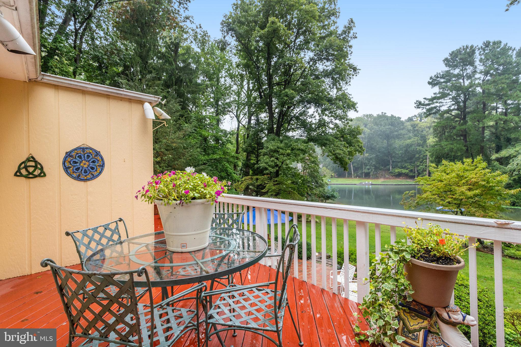 LAKE BARCROFT - Residential