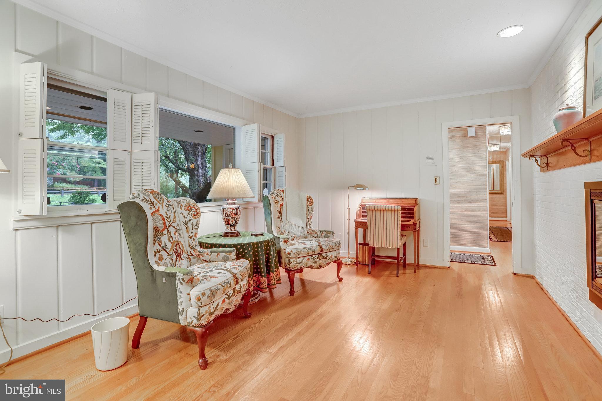 LAKE BARCROFT - Residential