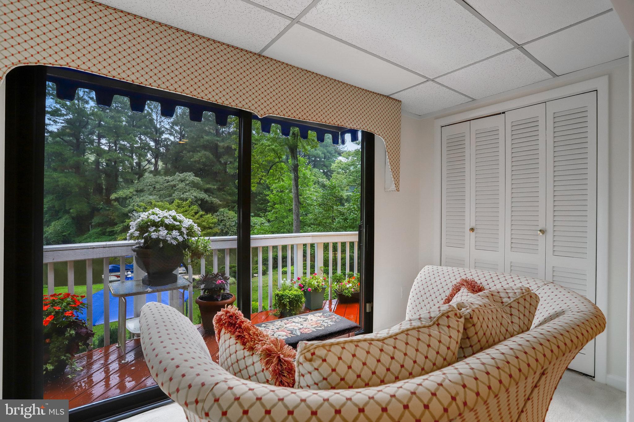 LAKE BARCROFT - Residential