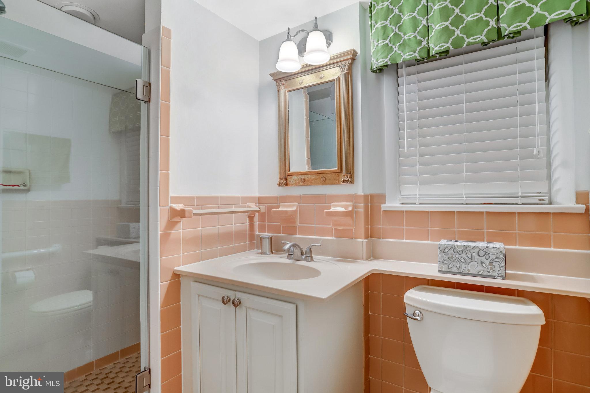 LAKE BARCROFT - Residential