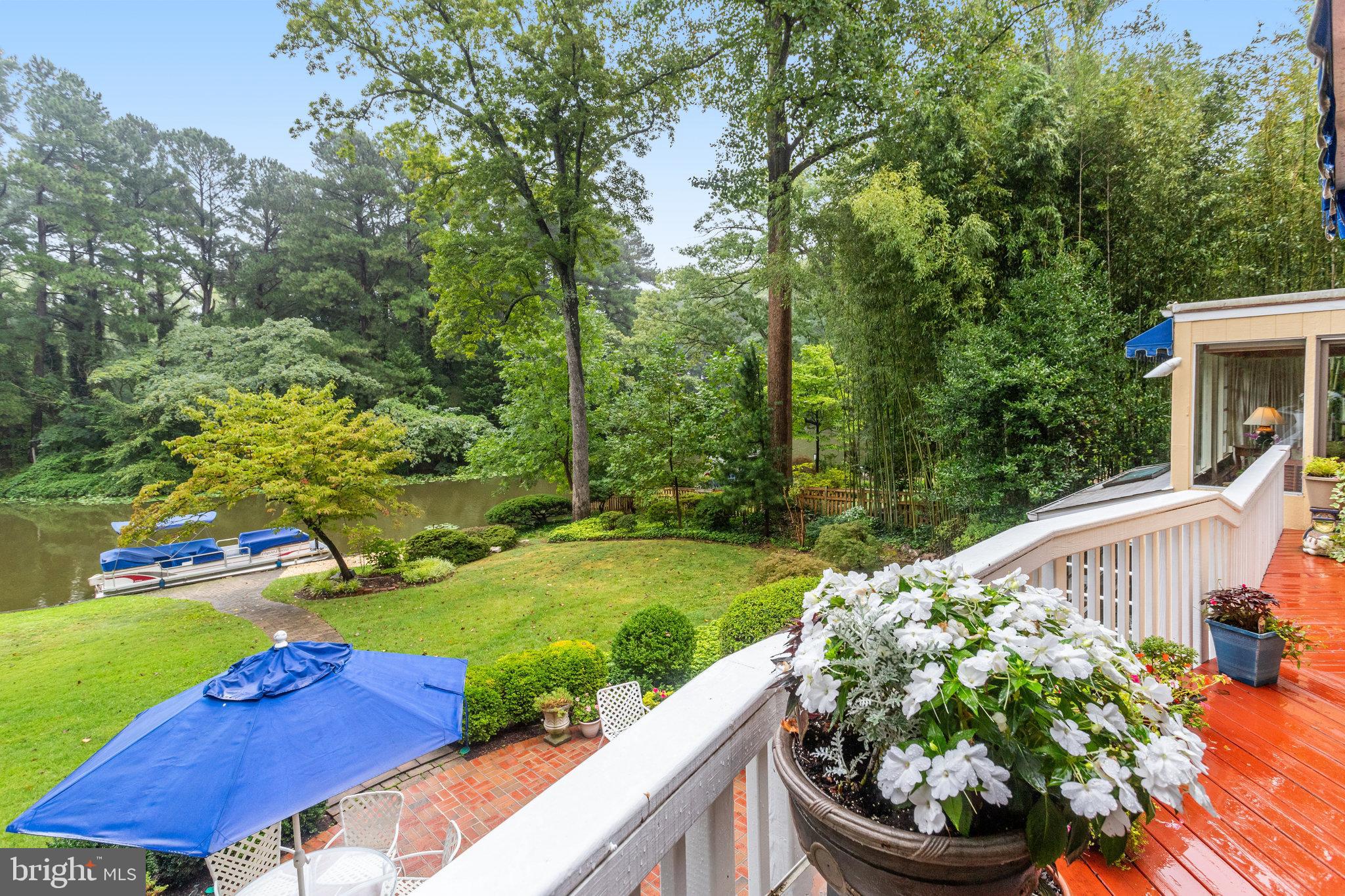 LAKE BARCROFT - Residential