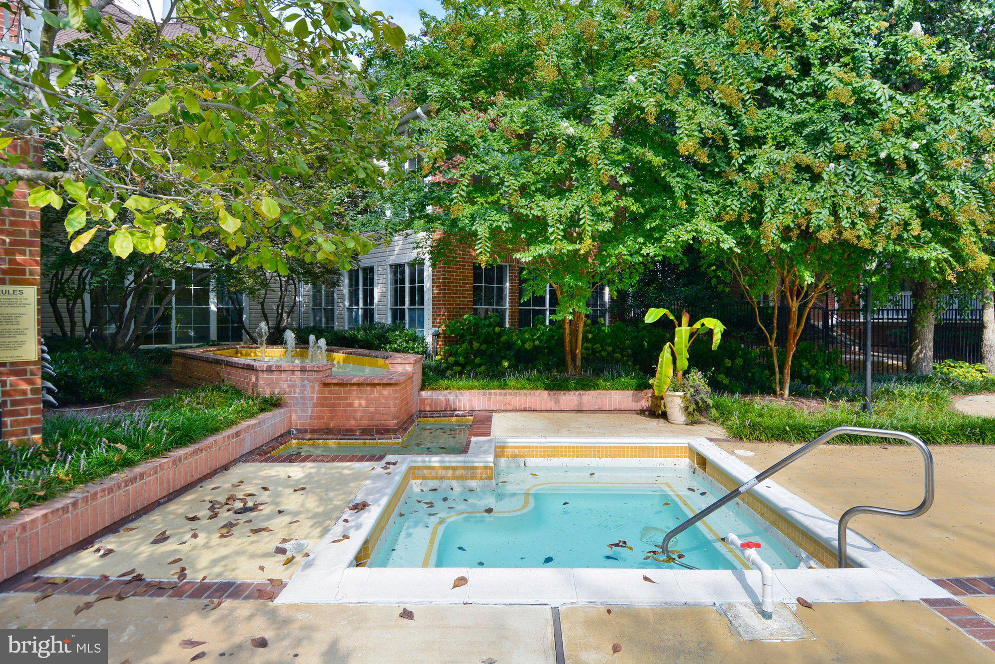 FOUNTAINS AT MCLEAN - Residential