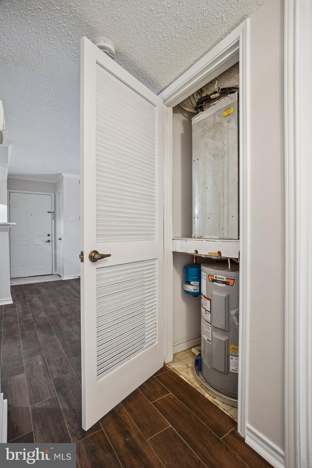 FOUNTAINS AT MCLEAN - Residential