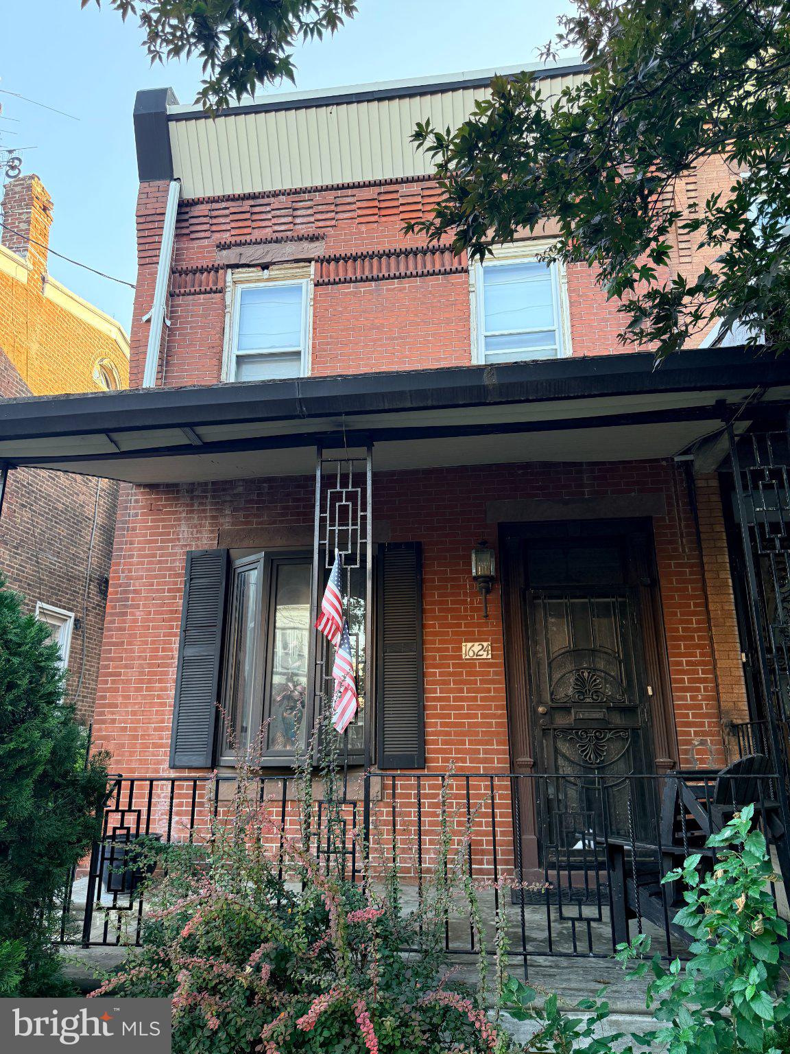 1624 DYRE STREET