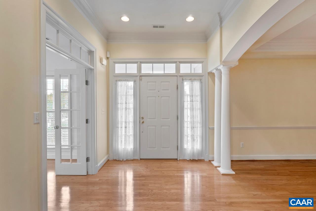 1132 COURTYARD DR