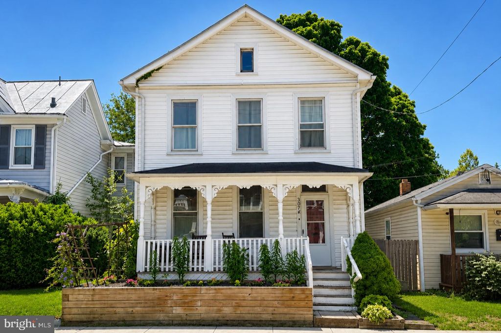Photo of 307 E Piccadilly Street 1/2, WINCHESTER, VA 22601 (MLS # VAWI2010682)