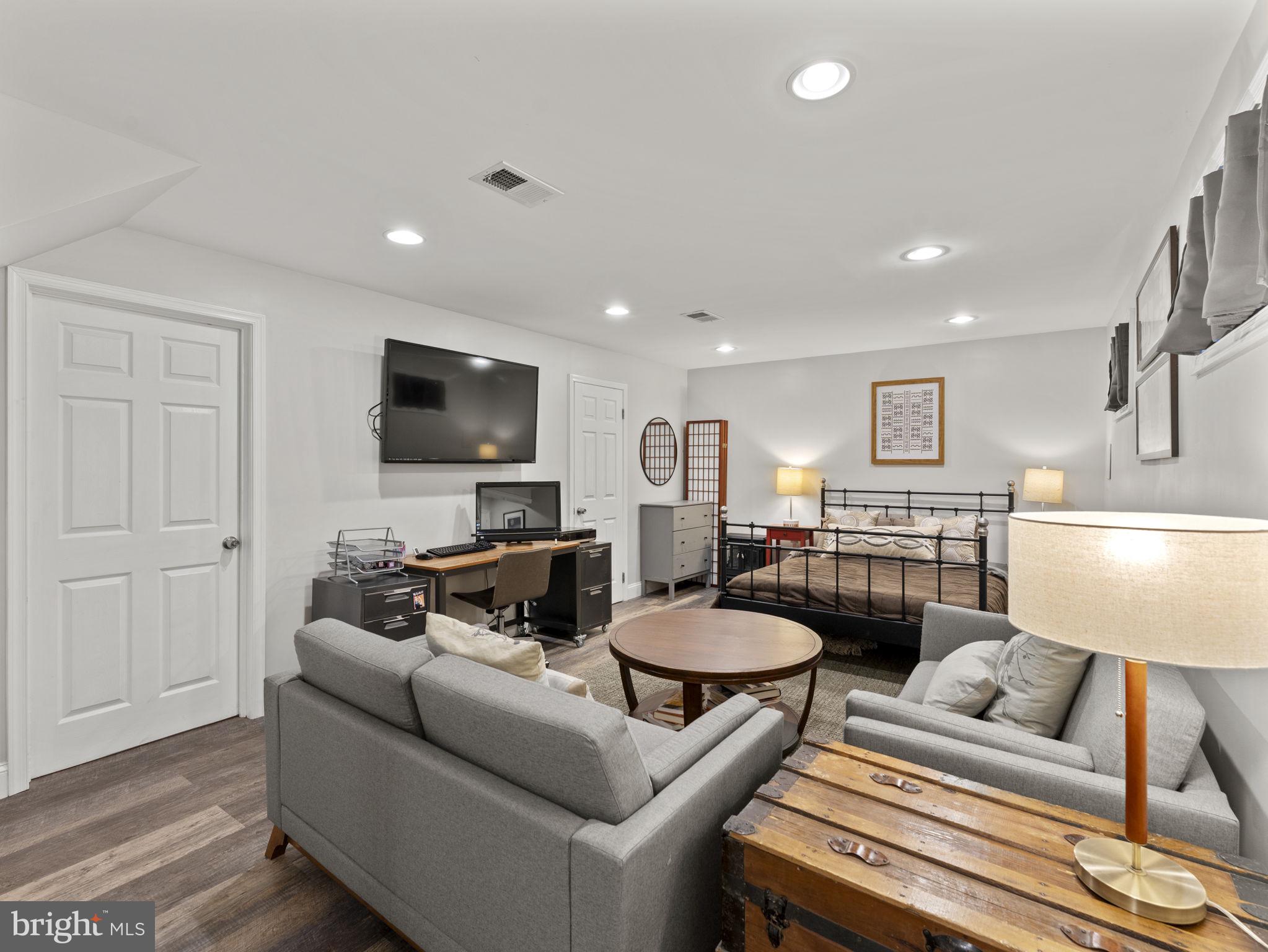 CLAREMONT - Residential