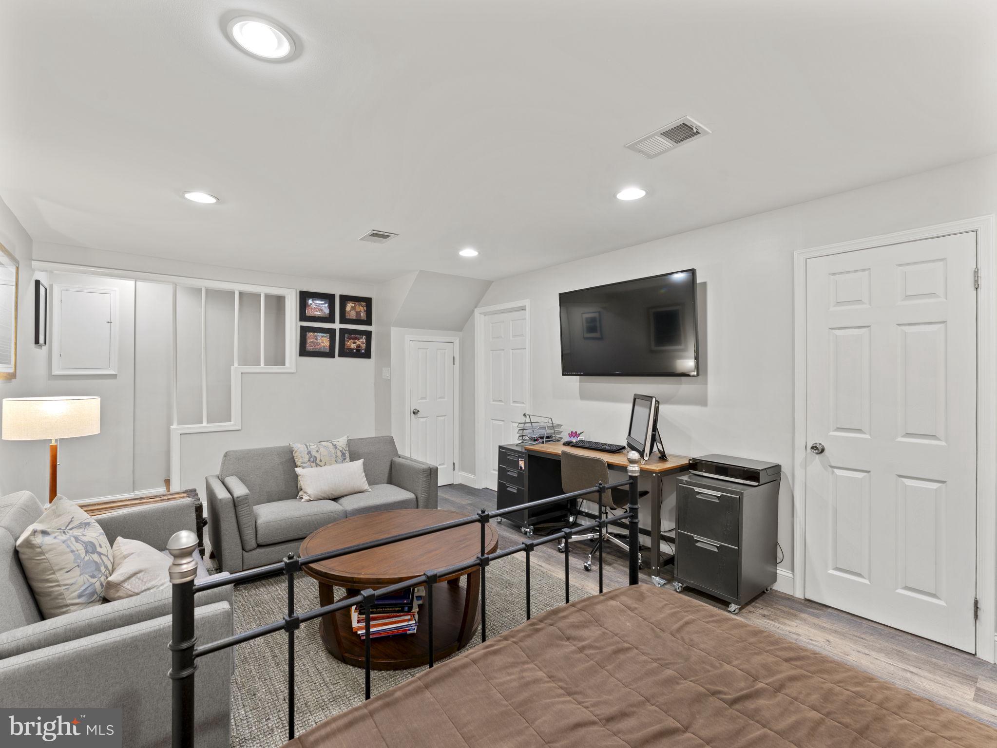 CLAREMONT - Residential