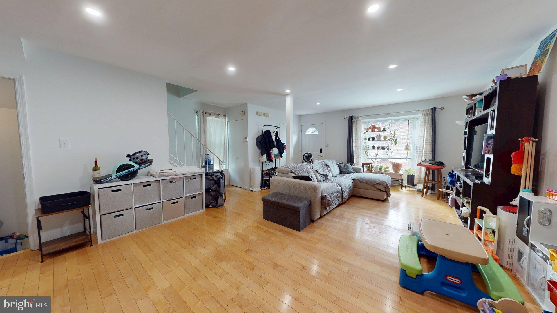 CHURCHILL SQUARE - Residential Lease