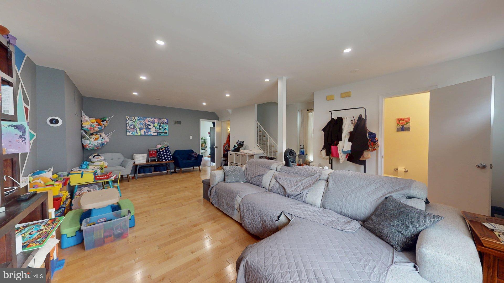 CHURCHILL SQUARE - Residential Lease