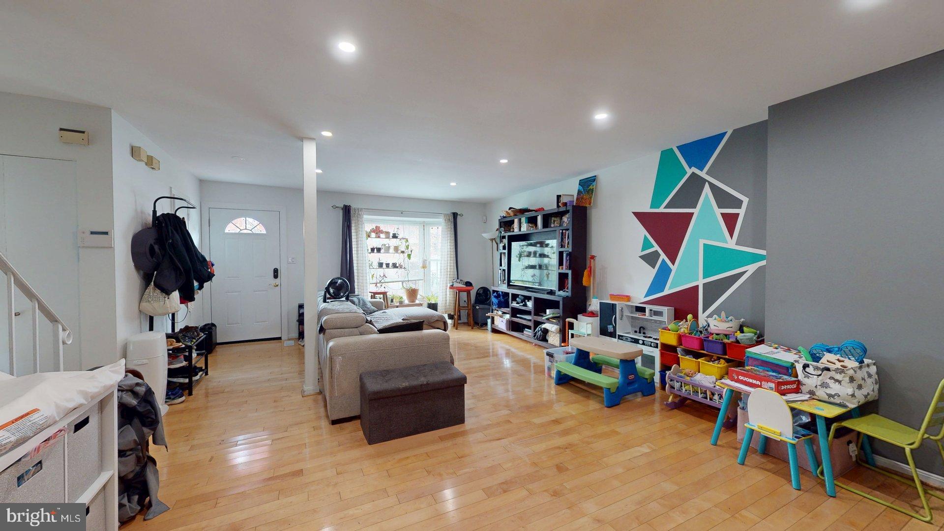 CHURCHILL SQUARE - Residential Lease