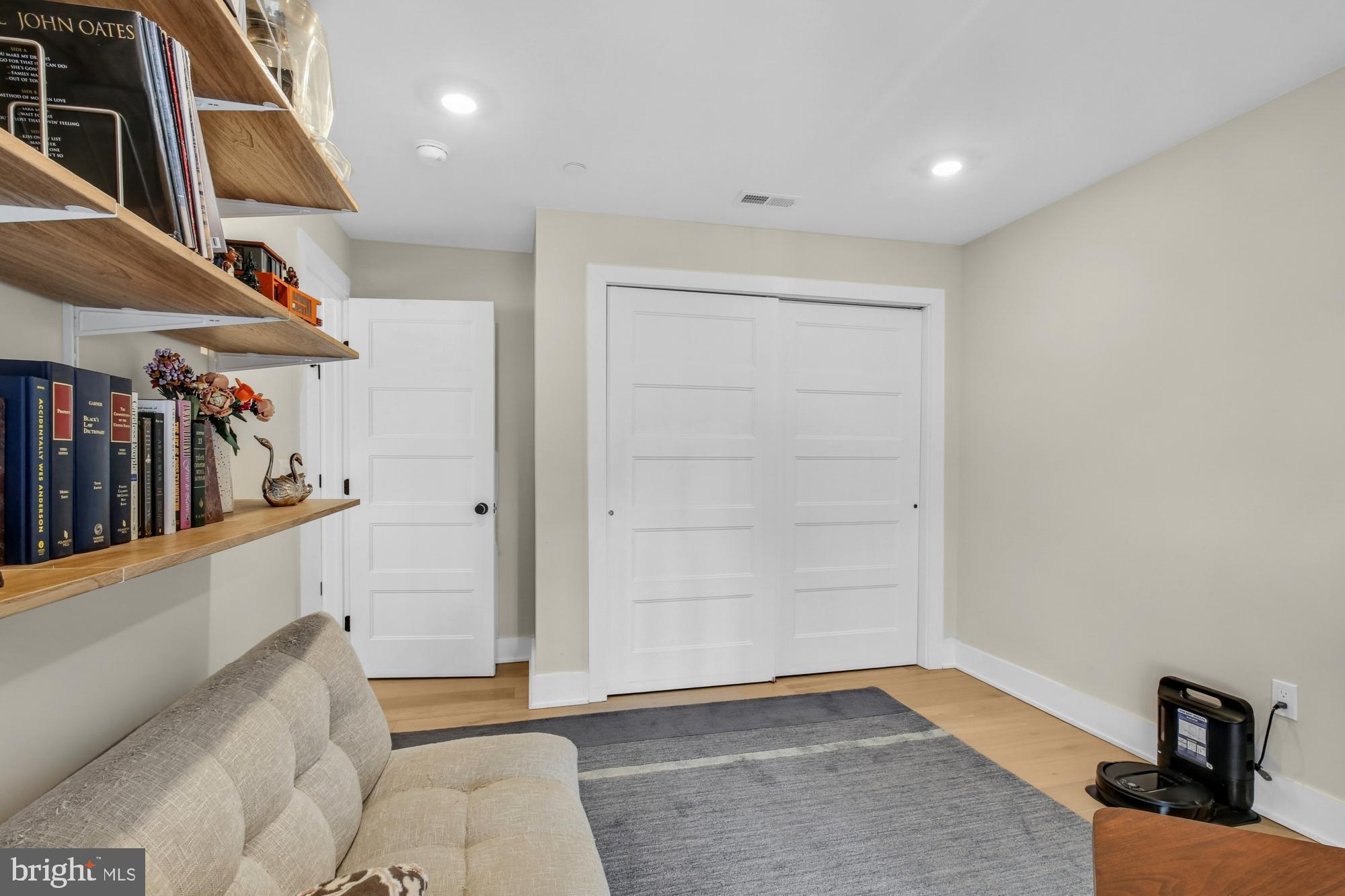 FAIRMOUNT - Residential Lease