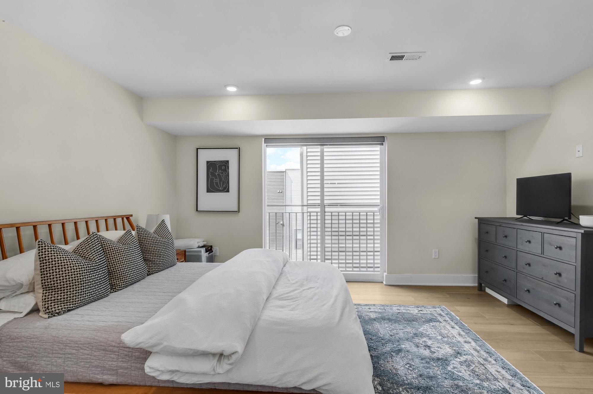 FAIRMOUNT - Residential Lease