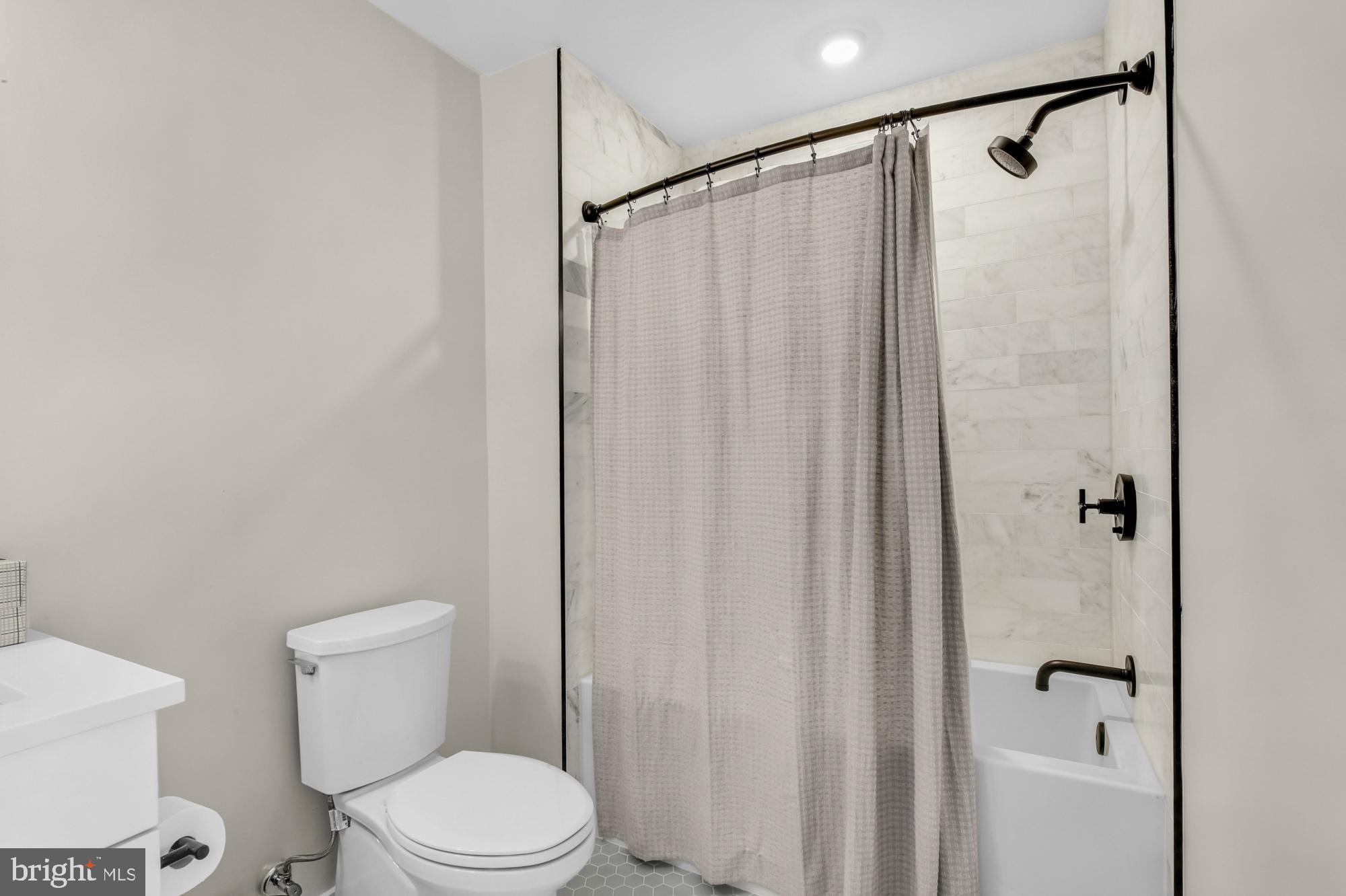 FAIRMOUNT - Residential Lease