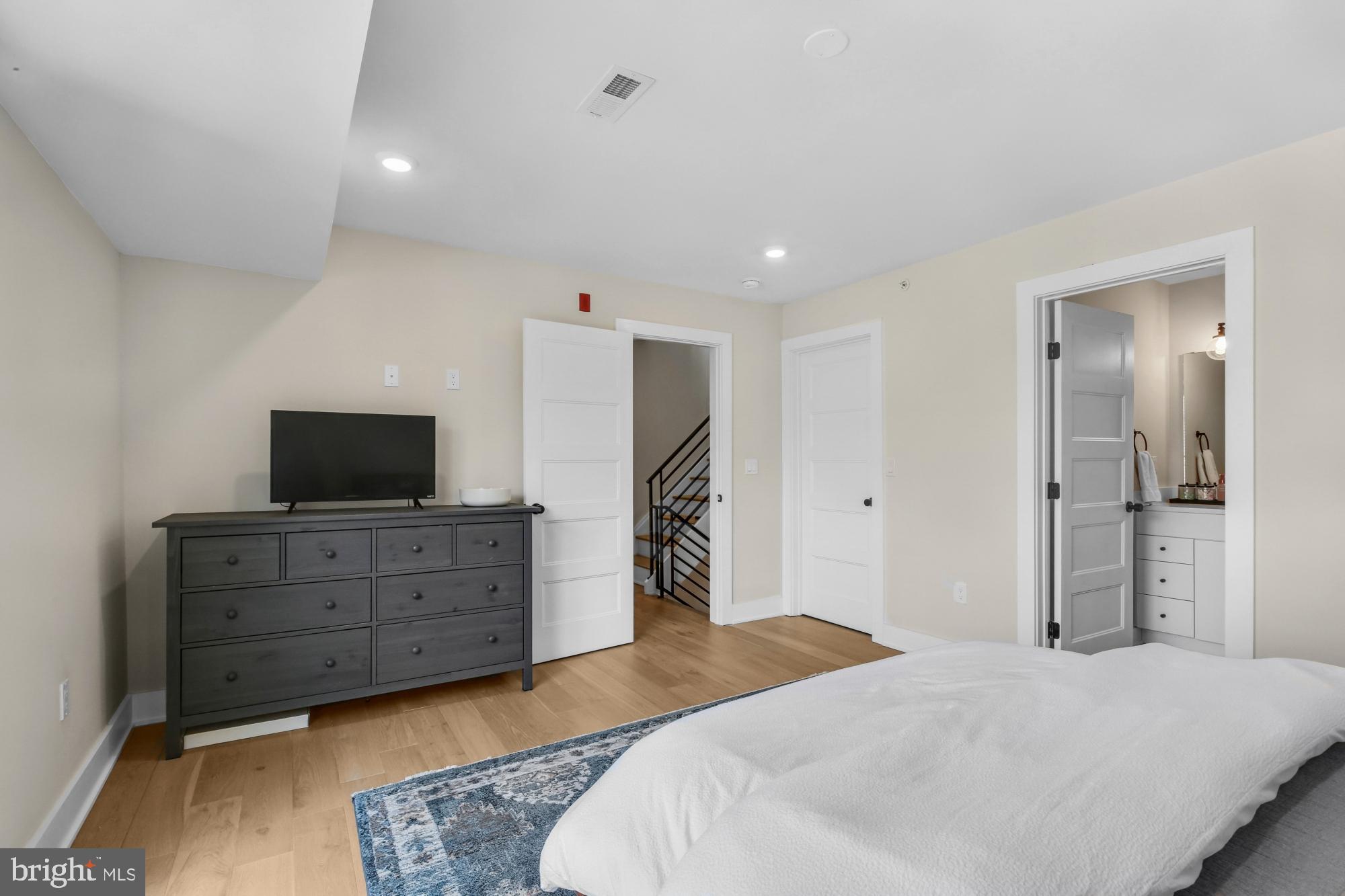 FAIRMOUNT - Residential Lease