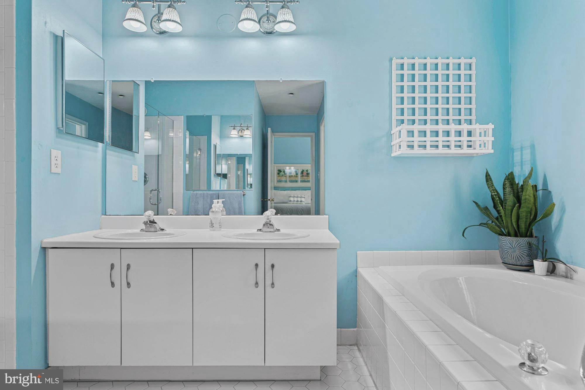 REBEL HILL - Residential