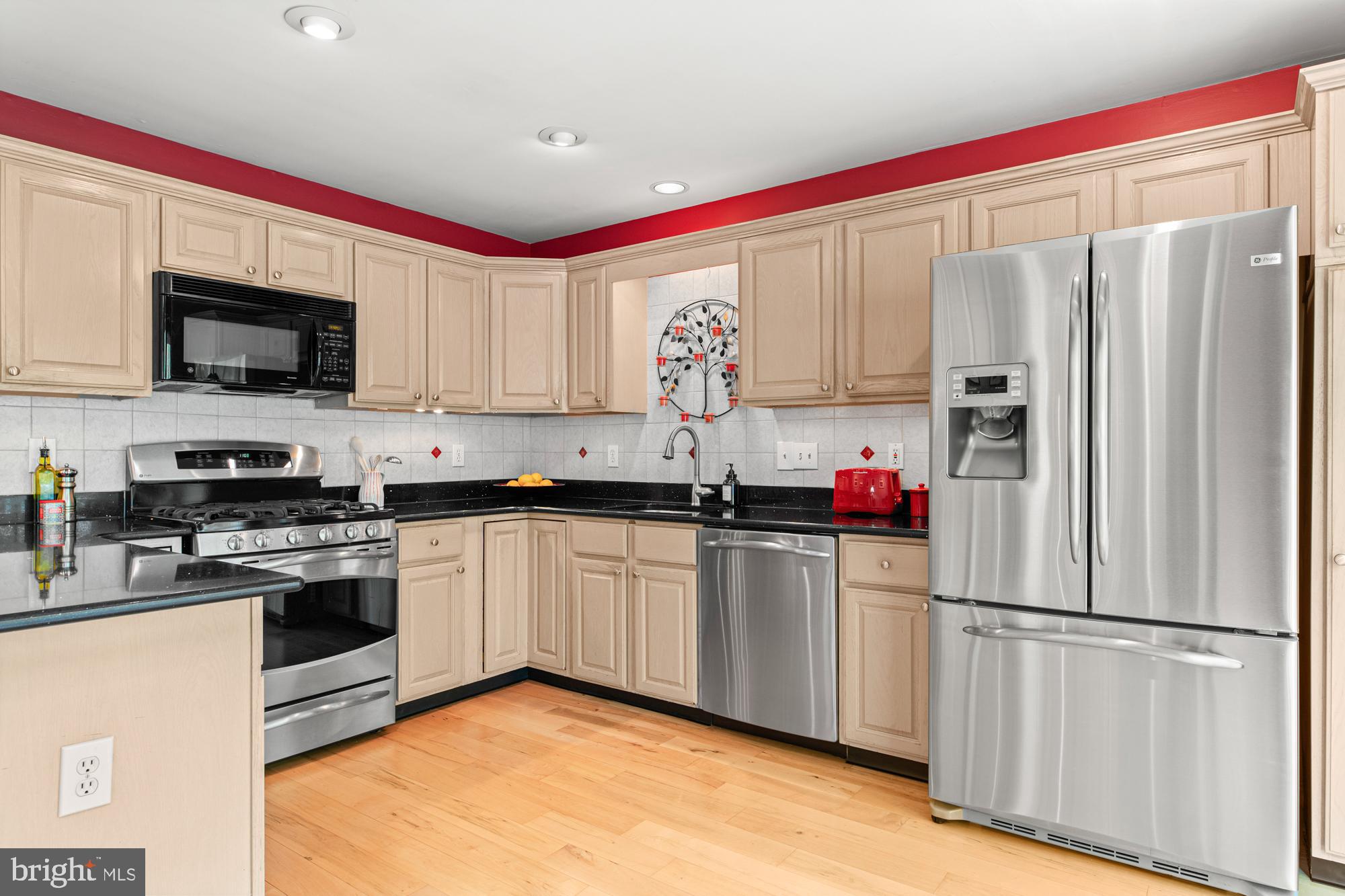 REBEL HILL - Residential