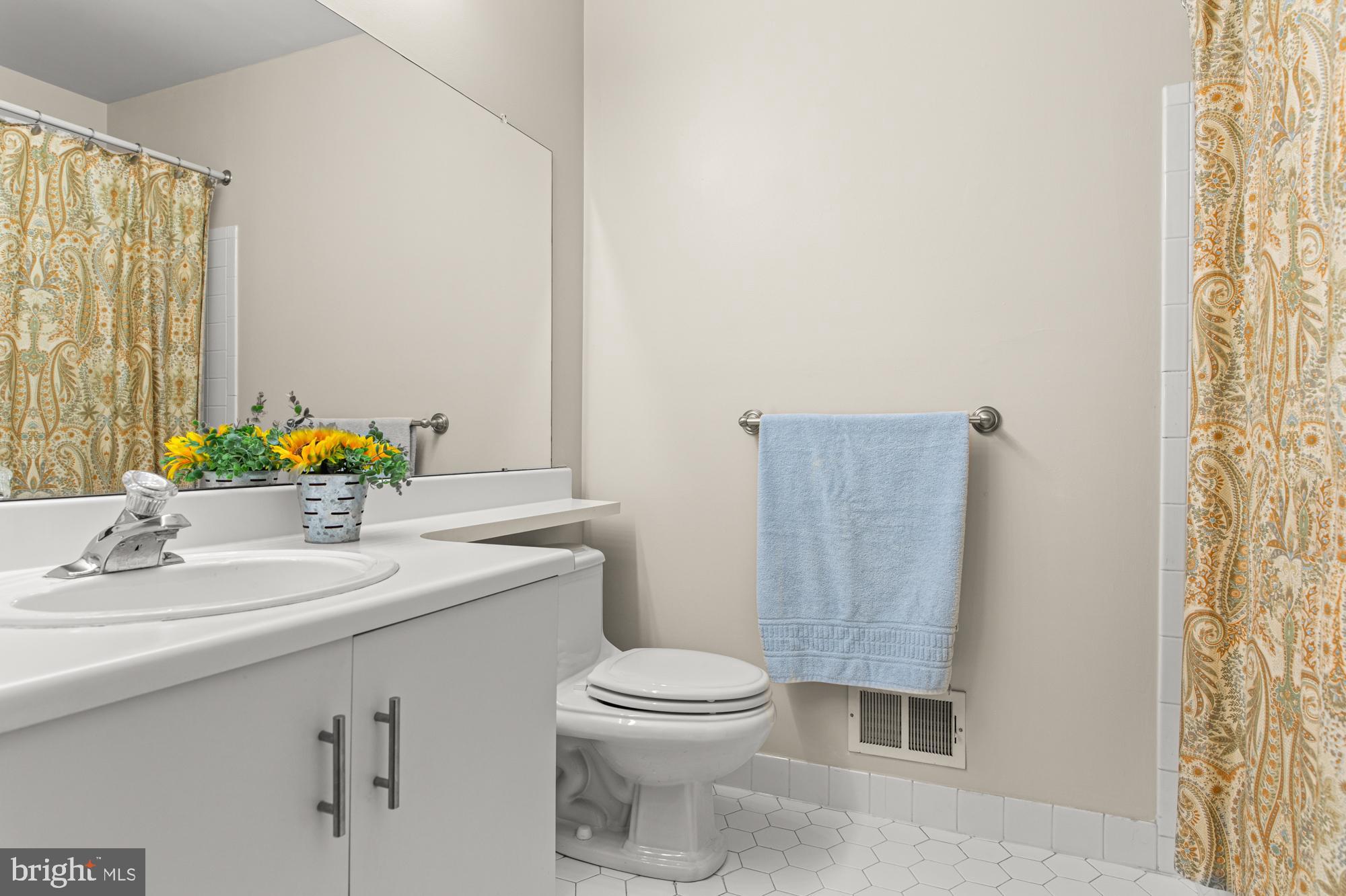 REBEL HILL - Residential