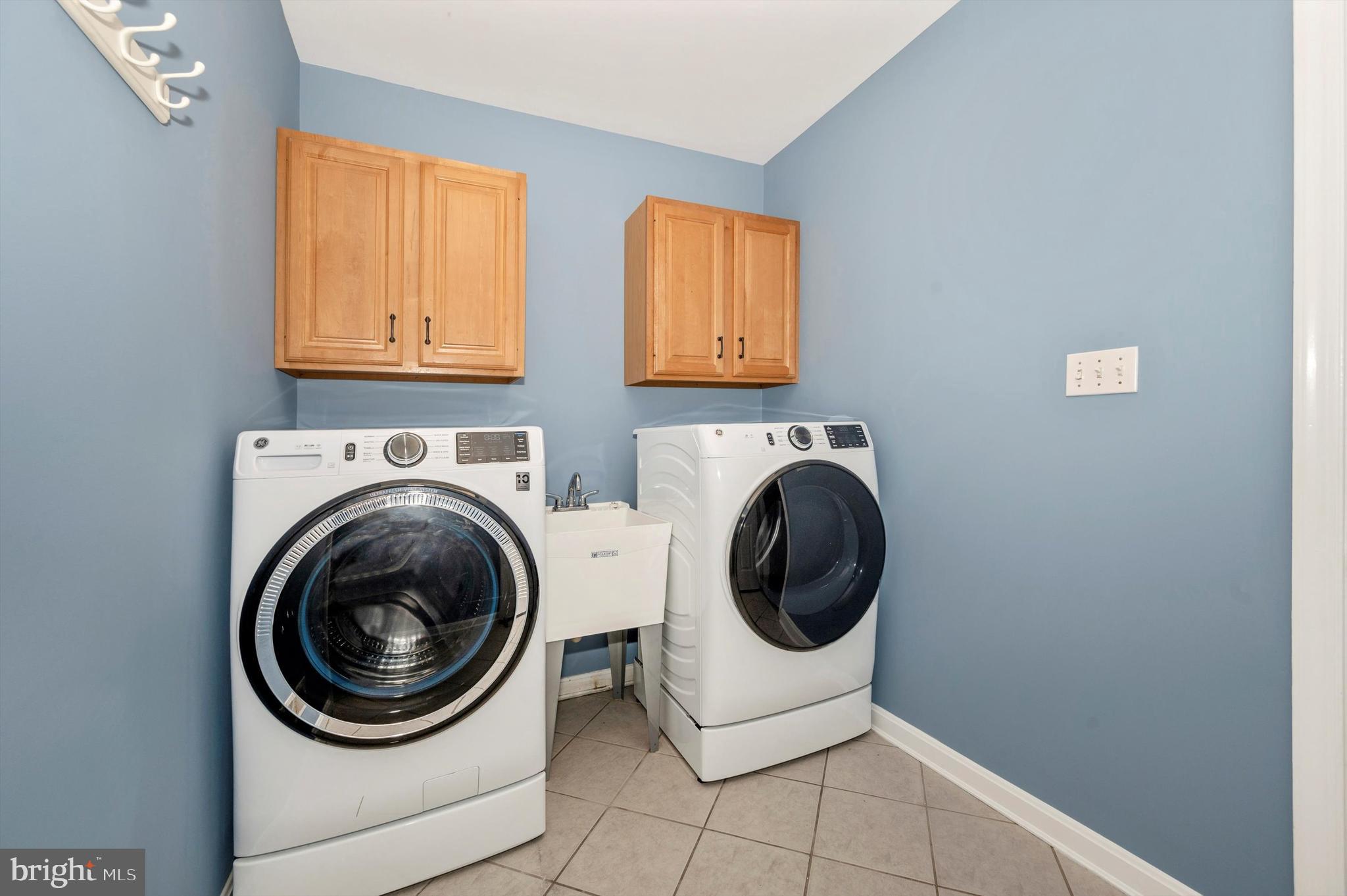 POOLESVILLE OUTSIDE - Residential