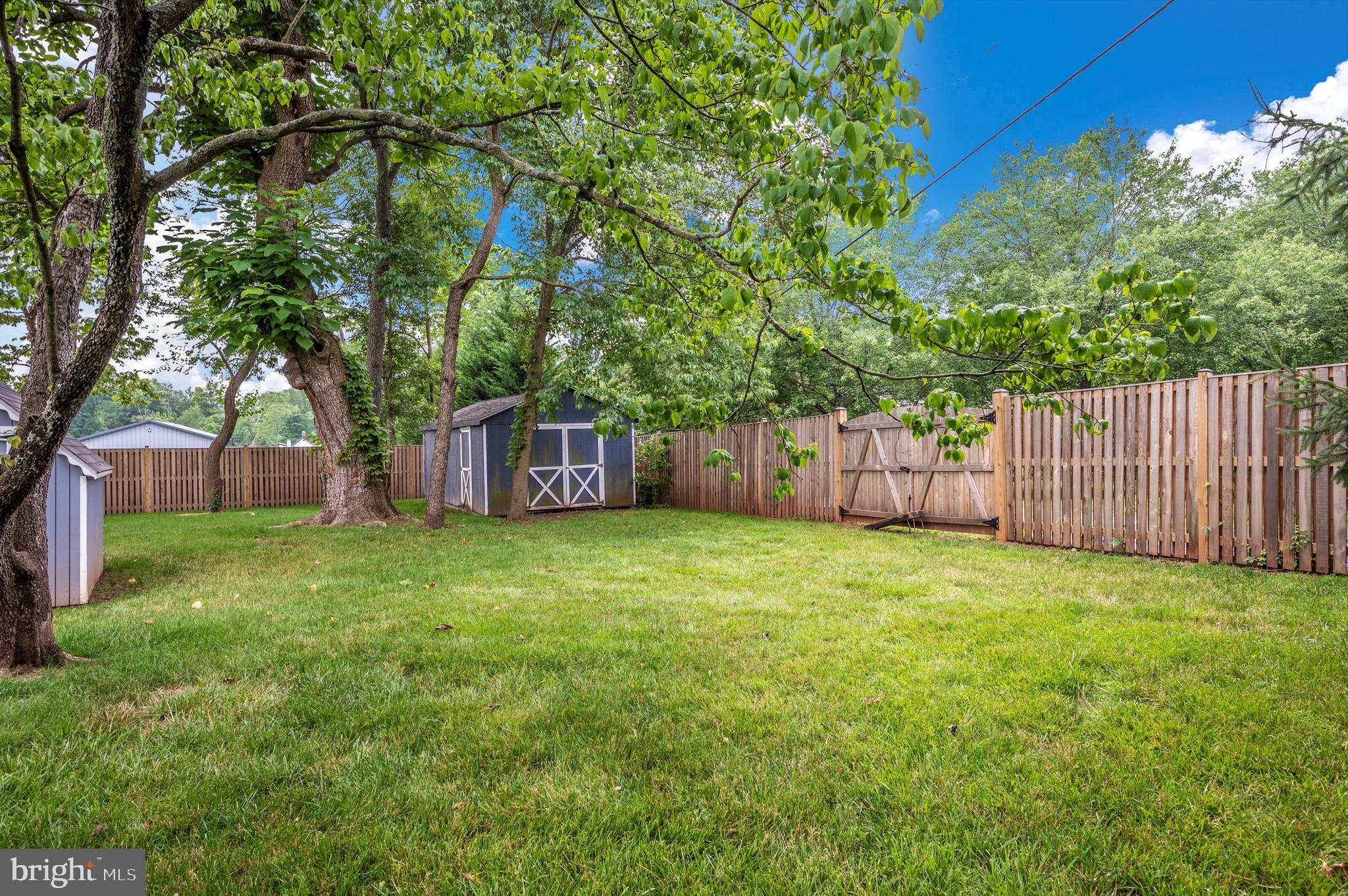 POOLESVILLE OUTSIDE - Residential