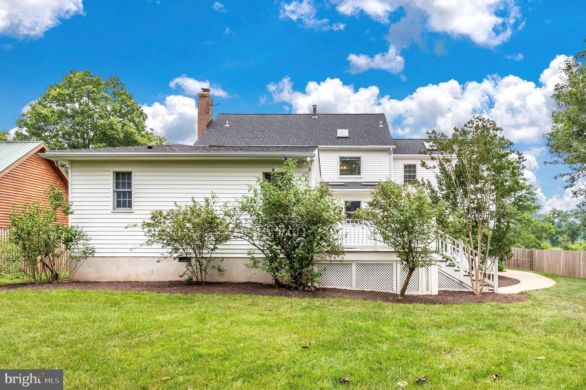 POOLESVILLE OUTSIDE - Residential