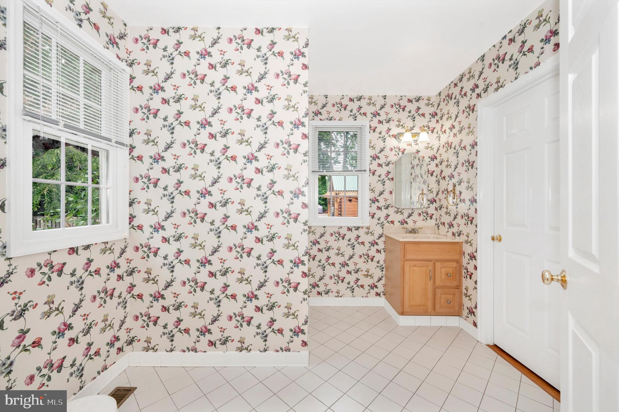 POOLESVILLE OUTSIDE - Residential