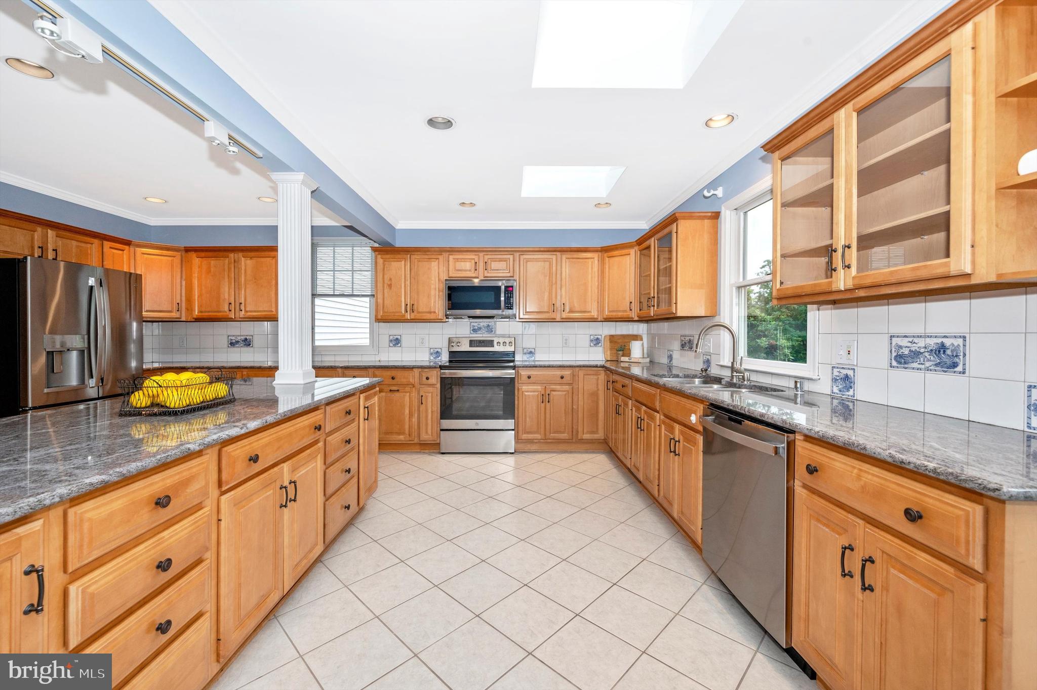 POOLESVILLE OUTSIDE - Residential