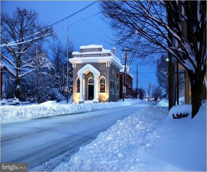 POOLESVILLE OUTSIDE - Residential